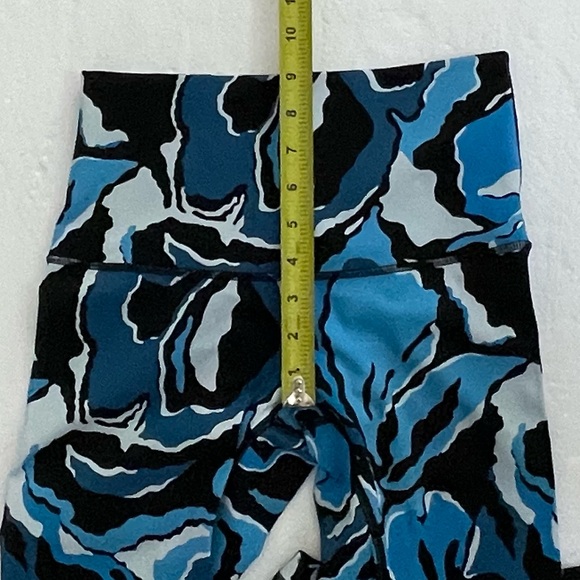 EUC Lululemon Wunder Under Pant Size 6 Boom Bloom Beach Blanket Blue Ice Milk - Picture 8 of 10